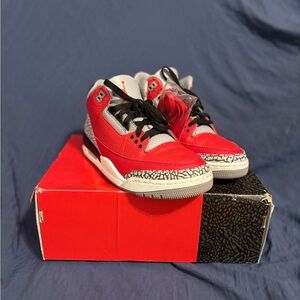 Fire red cement Jordan 3’s size 9 men lightly worn extra laces never used